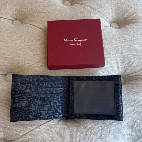Salvatore Ferragamo Men's Pebbled Tri Fold
Leather Wallet - Picture 2 of 7